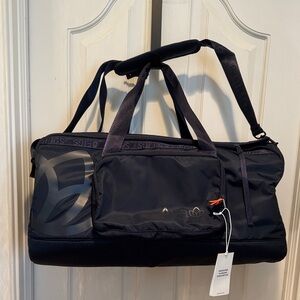 Figs NWT unisex aya healthcare navy blue duffel bag